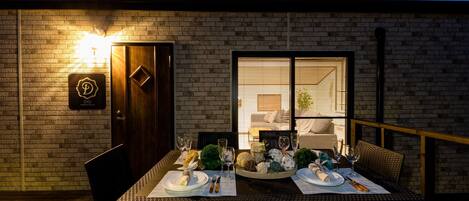 Outdoor dining