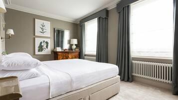 Apartment (4 Bedrooms) | 4 bedrooms, individually decorated, individually furnished, desk