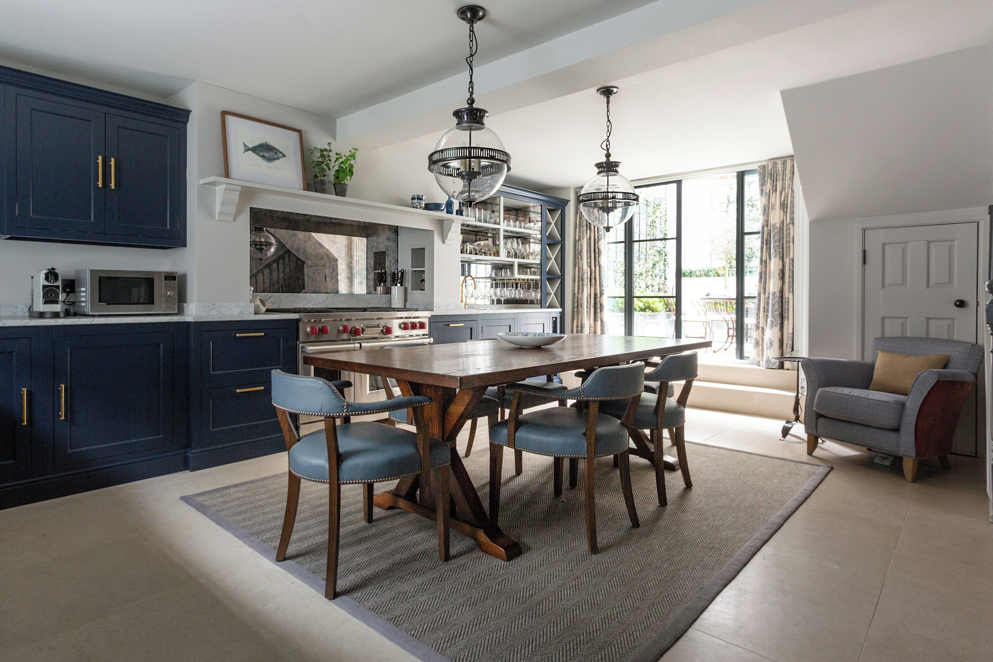 Apartment (4 Bedrooms) | Private kitchen | Fridge, microwave, oven, stovetop