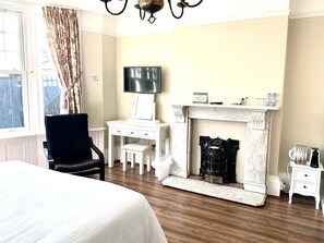 House | 6 bedrooms, free WiFi, bed sheets - The Farmhouse - Sleeps 12 With Private Grounds (Hailsham)