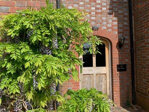 House | Exterior - The Farmhouse - Sleeps 12 With Private Grounds (Hailsham)