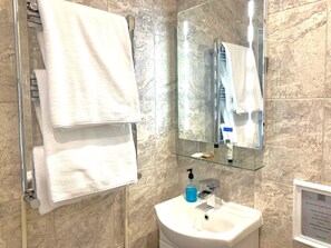House | Bathroom | Shower, hair dryer, towels - The Farmhouse - Sleeps 12 With Private Grounds (Hailsham)