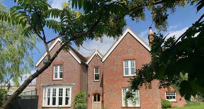 Stunning 6 Bedroom Farmhouse in Hellingly