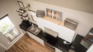 Refrigerador, microondas, horno, placa de cocina