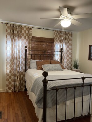 3 makuuhuonetta, silitysrauta/-lauta, ilmainen Wi-Fi, vuodevaatteet