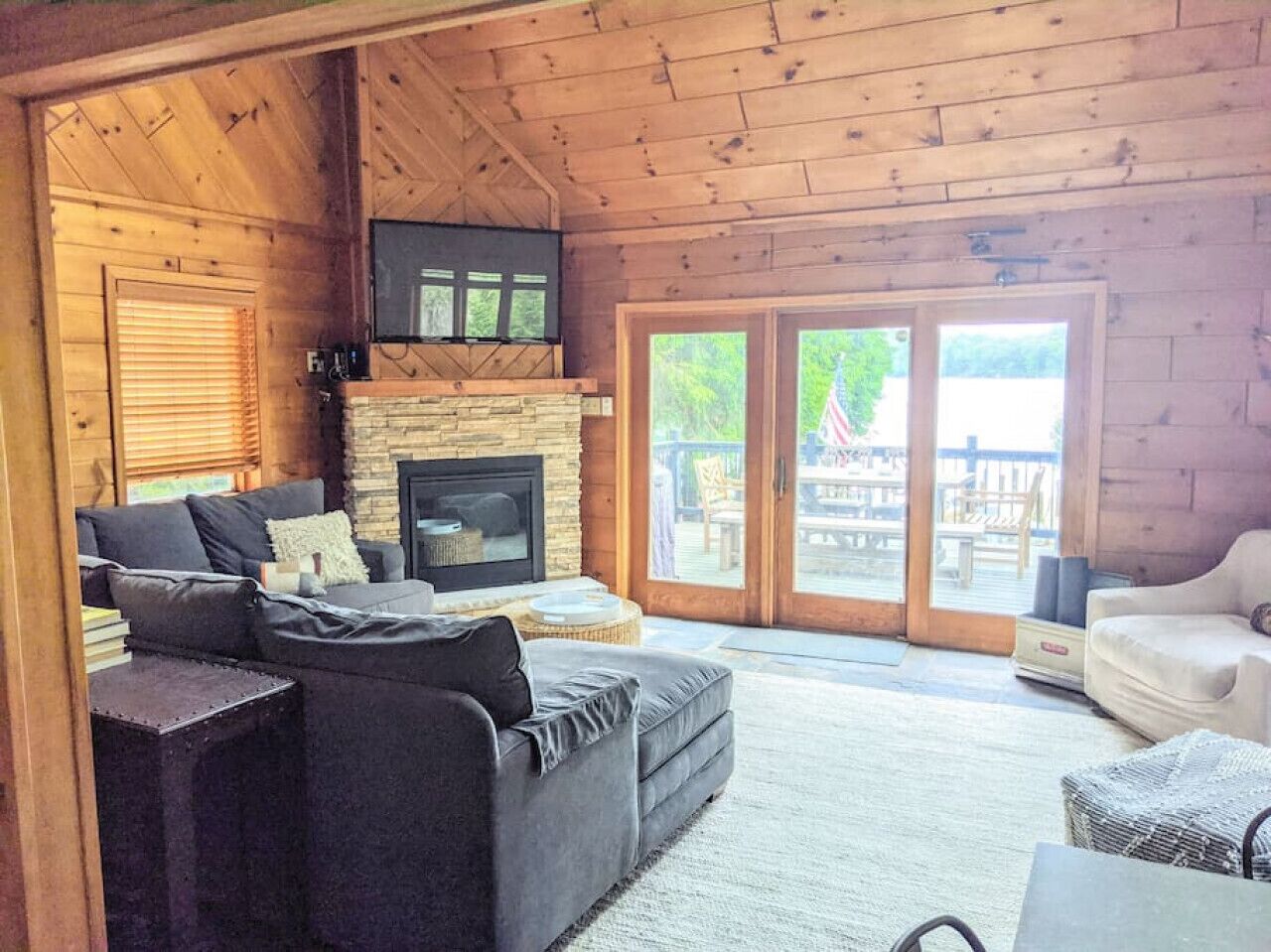 On The Lake! Private Dock, Fire Pit, GameShed