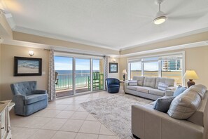 Flat-screen TV, fireplace, DVD player - Escapes to the Shores 1005 by Liquid Life (Orange Beach)