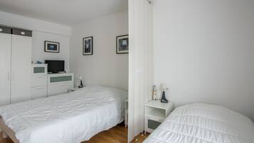 1 bedroom, iron/ironing board, free WiFi, bed sheets