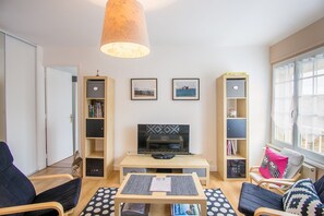 Fernseher, DVD-Player, Stereoanlage