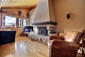 Chalet | Living area