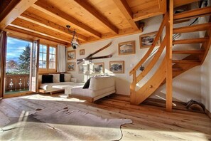 Chalet | Living area