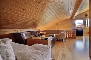 Chalet | Living area