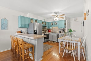 Fridge, microwave, oven, stovetop - A Place at the Beach 5 Unit 309-2BR Shore Drive (Myrtle Beach)