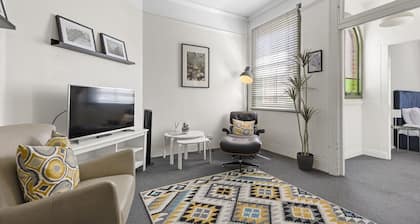 Comfortable 3 bed property in the heart of The Rocks