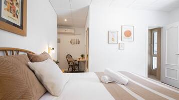 Comfort Room, 1 Double Bed, Ensuite, City View | Individually decorated, individually furnished, free WiFi, bed sheets