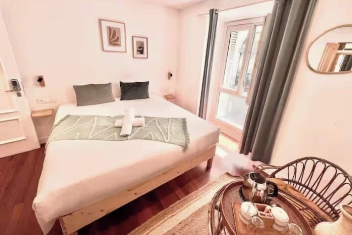 Comfort Room, 1 Queen Bed, Ensuite, City View