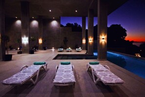 Pool - CORPORAL'S ROOM (Cape Town)