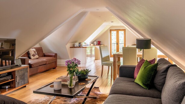 TV - Plum Guide - Halcyon Hideaway (Hertford)