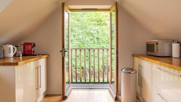 Microwave, dishwasher