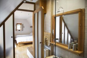 2 chambres, fer et planche Ă repasser