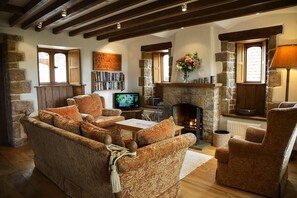 Télévision, cheminée