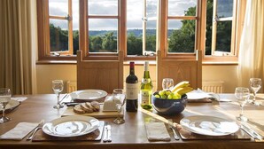 Dining - Plum Guide - The Cobnut (Banbury)