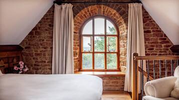 2 bedrooms, iron/ironing board