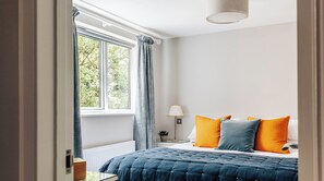 2 kamar tidur dan setrika/meja setrika