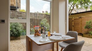 تناول الطعام