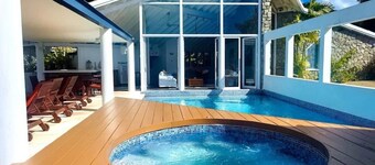 Anglesea Lux Villa  w/pool, hot tub, spa shower & steamroom