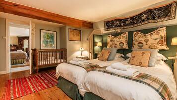 9 kamar tidur dan setrika/meja setrika