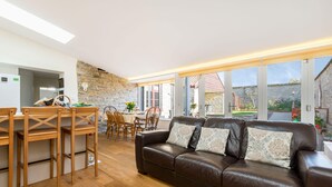 Unclassified image, 3 of 53, button - Plum Guide - Easy Living (Bridgwater)