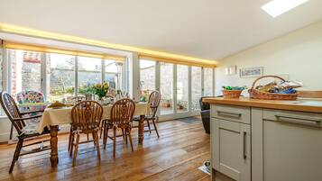 Microwave, dishwasher