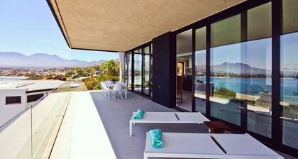 BAYWATCH'S APARTMENT