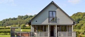 Elm Escapes - Maple Lodge