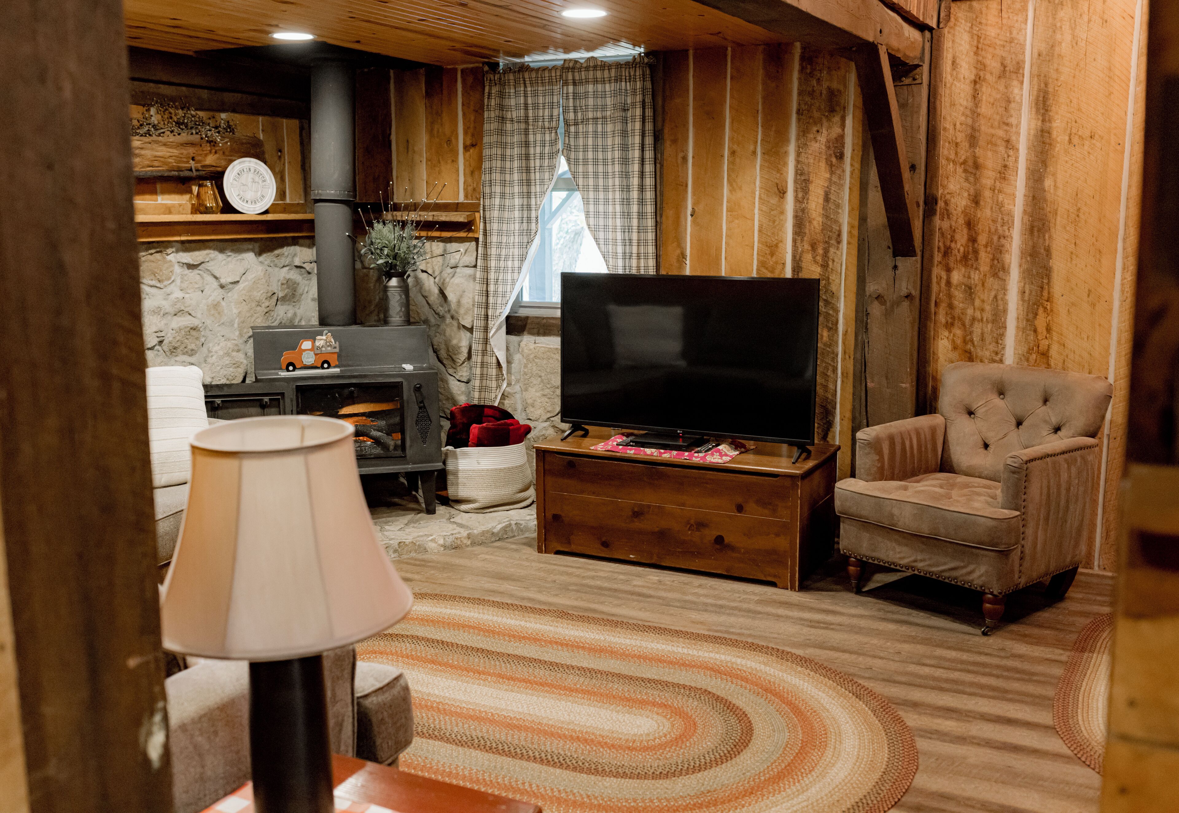 Smart TV, fireplace, DVD player