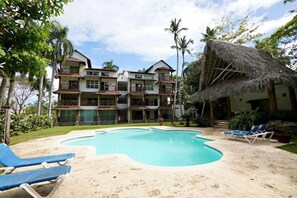 Outdoor pool, a heated pool