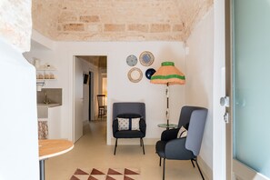 Comfort Apartment | Living area | 24-inch flat-screen TV with cable channels, TV - Cementine Traditional Suites (Ostuni)