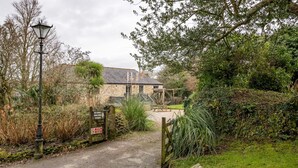 Property grounds - Plum Guide - Mill House (Newquay)