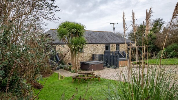Property grounds - Plum Guide - Mill House (Newquay)