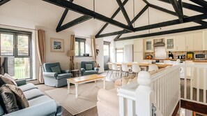 Living area - Plum Guide - Goonwinnow (Newquay)