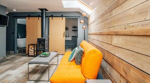 TV, fireplace - Plum Guide - Leti (Newquay)