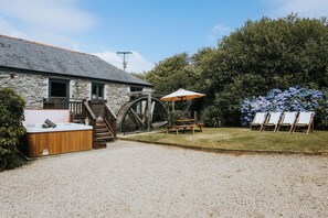 Property grounds - Plum Guide - Wheel House (Newquay)