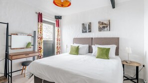 4 bedrooms, iron/ironing board - Plum Guide - Wheel House (Newquay)