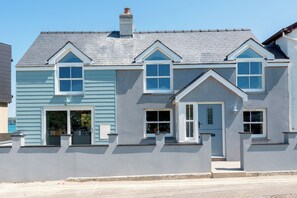 Exterior - Plum Guide - Headland Cottage (Cardigan)