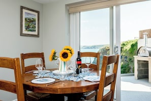 Dining - Plum Guide - Headland Cottage (Cardigan)
