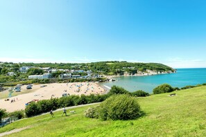 Beach - Plum Guide - Headland Cottage (Cardigan)
