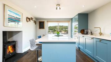 Microwave, dishwasher