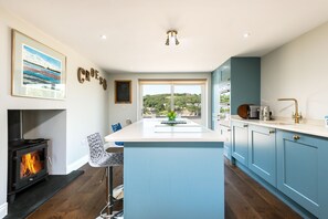 Microwave, dishwasher - Plum Guide - Headland Cottage (Cardigan)