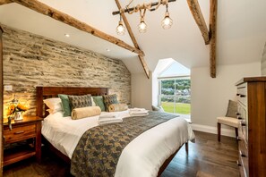 3 bedrooms, iron/ironing board - Plum Guide - Headland Cottage (Cardigan)